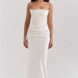 HOUSE OF CB	
PERSEPHONE
Ivory Strapless Corset Dress
SIZE: M (REGULAR CUP)